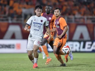 Persita Takluk 0-2 dari Borneo FC, Carlos Pena Soroti Kartu Merah dan Peluang Terbuang