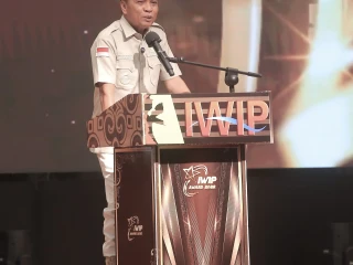 Gaya Humanis Bupati Halteng, Rangkul Buruh PT IWIP Rayakan May Day dengan Penghargaan