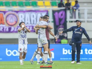 Persita Dilumat 0-3 di Kandang Sendiri! Carlos Pena Murka, Persijap Mengamuk dan Tinggalkan Zona Neraka