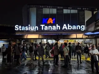 Gangguan LAA Hambat KRL Tanah Abang