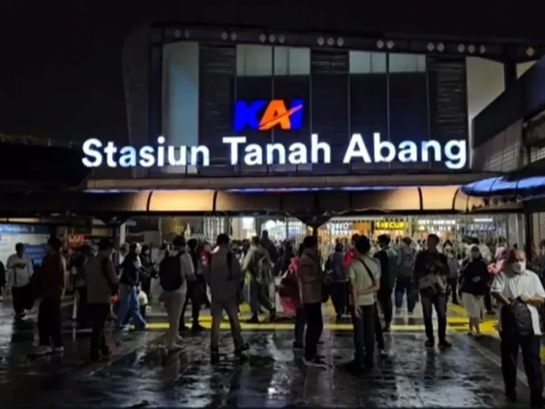 Gangguan LAA Hambat KRL Tanah Abang