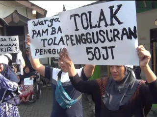 Tangis Histeris Warnai Pengosongan Rumah Dinas PAM Jaya di Benhil