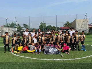 Alexander Pulalo dan Iskandar Beri Coaching Clinic untuk Siswa SSB Mampang FC