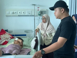 DPP LSM Gempur Jenguk Korban Tabrak Lari di RS Haji Medan