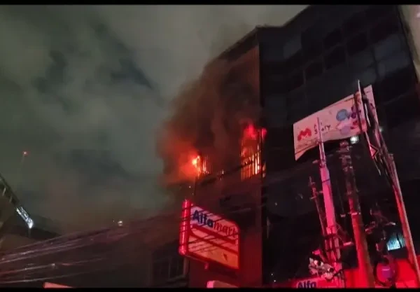 Ruko Empat Lantai Penjual Aksesoris di Tanah Abang Terbakar