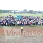 Suasana apel peringatan Hari Lingkungan Hidup Sedunia 2026 dengan tema "Saatnya Bekerja untuk Iklim" di Lapangan Kuleyevo, Weda, Jumat (5/6/2026). Foto: dok. DLH Halteng