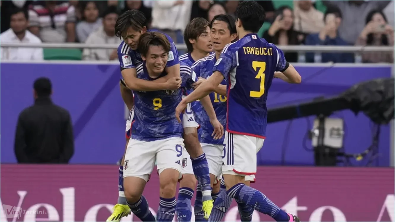 AYASE UEDA JAPAN.1