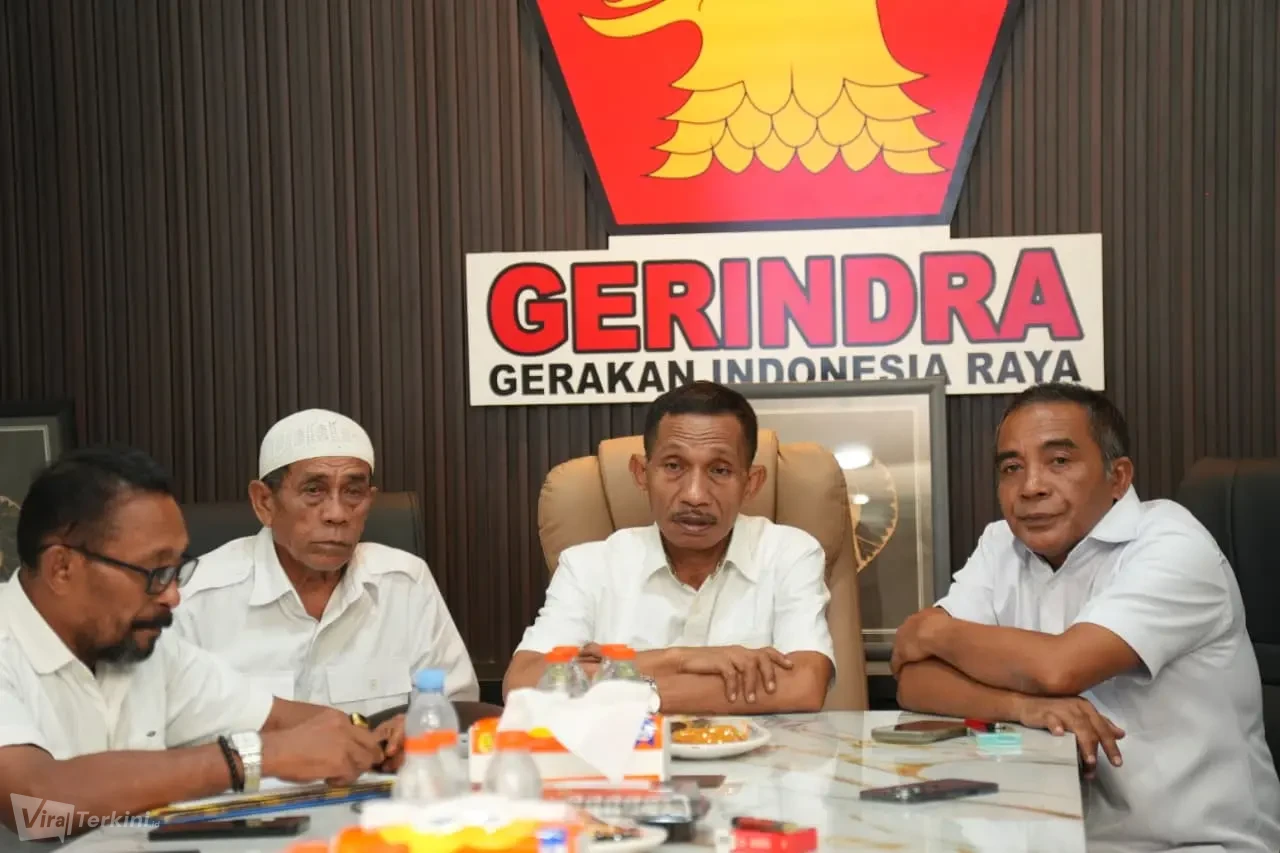 Ketua DPD Partai Gerindra Maluku Utara, Sahril Taher, memimpin rapat konsolidasi bersama jajaran pengurus DPC Partai Gerindra Kabupaten Halmahera Tengah di Weda, Selasa (16/6/2026). Foto: ist