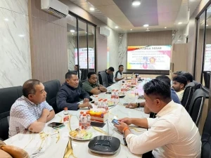 Pimpinan dan perwakilan partai politik di Halteng menggelar rapat koordinasi di sekretariat DPC Partai Gerindra Halteng, Weda, untuk membahas usulan penambahan jumlah kursi DPRD Halteng dari 20 menjadi 25 kursi pada Pemilu 2031. Foto: ist