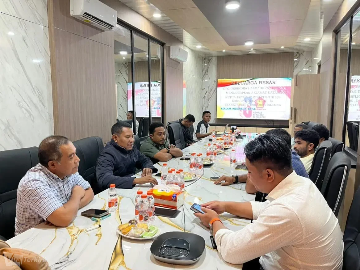 Pimpinan dan perwakilan partai politik di Halteng menggelar rapat koordinasi di sekretariat DPC Partai Gerindra Halteng, Weda, untuk membahas usulan penambahan jumlah kursi DPRD Halteng dari 20 menjadi 25 kursi pada Pemilu 2031. Foto: ist