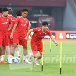 Matthew Backer esi latihan resmi Timnas Indonesia, (foto - Ady Sesotya)