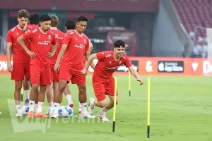 Matthew Backer esi latihan resmi Timnas Indonesia, (foto - Ady Sesotya)