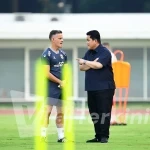 Erick Thohir Buka Suara soal Momen Tak Peluk Elkan Baggott: “Ketinggian, Gimana Mau Meluk?”