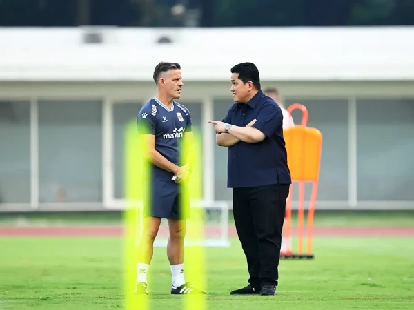Erick Thohir Buka Suara soal Momen Tak Peluk Elkan Baggott: “Ketinggian, Gimana Mau Meluk?”