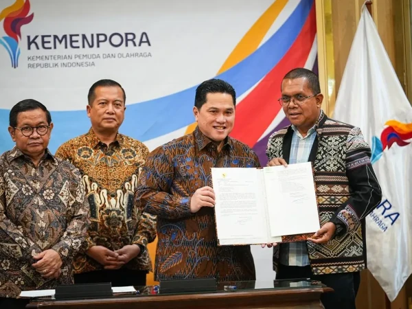 Erick Thohir Serahkan SK Tuan Rumah PON XXII 2028