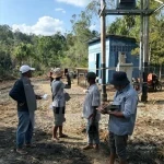 Tim gabungan Pemkab Halmahera Tengah melakukan verifikasi dan pemetaan teknis instalasi pengolahan air bersih serta kelistrikan di Kecamatan Pulau Gebe sebagai langkah percepatan penanganan krisis air bersih. (Dok. Dinas Perkimtan Halteng)