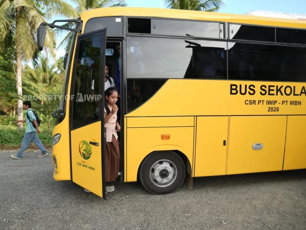 Perluas Akses Pendidikan, IWIP Operasikan 5 Bus Sekolah Gratis di Halmahera