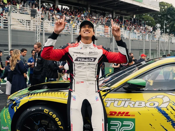 Sean Gelael dan WRT 32 Finis P12 di 6 Hours of Sao Paulo, Penalti Buyarkan Peluang Lima Besar
