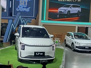 Aletra Kenalkan Prototipe LMPV Listrik L7 di GIIAS 2026