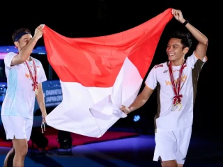 Akhiri Penantian Hampir Setahun, Fajar/Fikri Persembahkan Gelar Japan Open untuk Keluarga