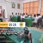 Tim teknis Disdukcapil Kabupaten Halmahera Tengah menyiapkan perangkat perekaman biometrik E-KTP untuk para anggota Pasukan Pengibar Bendera Pusaka (Paskibraka) Halteng 2026 di Asrama Diklat Penginapan Grand Weda, Nurweda, Kecamatan Weda, Minggu (2/8/2026). Foto: Dok. Disdukcapil Halteng