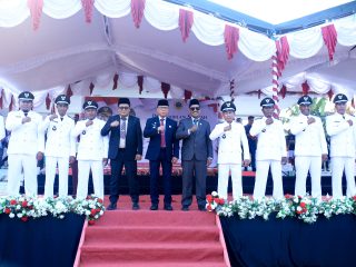 Lantik 9 Kades di Depan Wisata Batu Dua, Bupati Halteng Tegaskan Pengawalan Dana Desa dan Rekonsiliasi