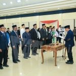 Bupati Halteng Dr. Ir. Ikram Malam Sangadji, M.Si., memimpin pengambilan sumpah jabatan puluhan Pejabat JPT Pratama, Administrator, dan Pengawas di lingkungan Pemkab Halteng, Kamis (20/8/2026). Foto: Supriansyah Nurdin