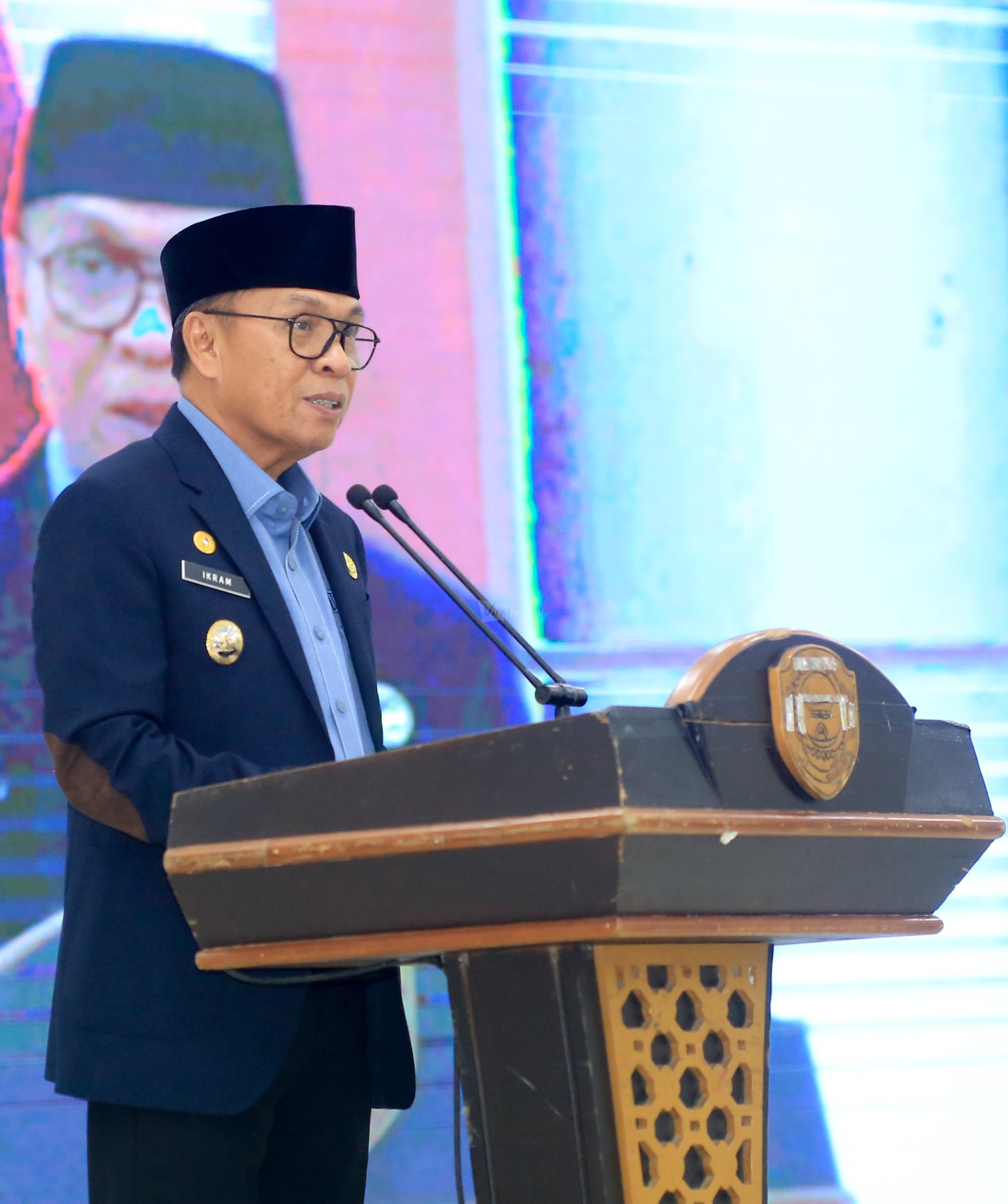 Bupati Halmahera Tengah, Dr. Ir. Ikram Malan Sangadji, M.Si., memberikan arahan terkait kriteria pengusulan PPPK menjadi PNS saat pelantikan pejabat di Weda, Kamis (20/8/2026). (Foto: Supriansyah Nurdin)