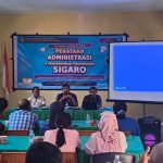 Kepala Kesbangpol Halteng, Taher B.M Dji Husin, dan tim memaparkan fitur-fitur dan cara penggunaan aplikasi SIGARO kepada perwakilan ormas, menekankan kemudahan akses dan akurasi data dalam pendataan organisasi, Rabu (27/8/2026). (Foto: ist)