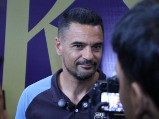 Persita Dua Kali Tekuk PSM, Carlos Pena Tetap Wanti-wanti: Sepak Bola Adalah Masa Kini