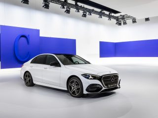 Mercedes-Benz Perbarui C-Class, Fokus pada Elektrifikasi dan Teknologi AI