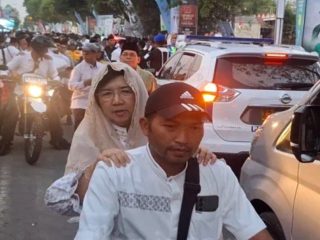 Heboh! Gubernur BI Terpilih Destry Damayanti Naik Motor Terobos Kemacetan Muktamar NU