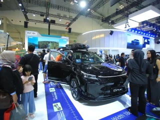 Ribuan Pengunjung Padati Booth DFSK di GIIAS 2026 Saat E5 Plus Di Pamerkan