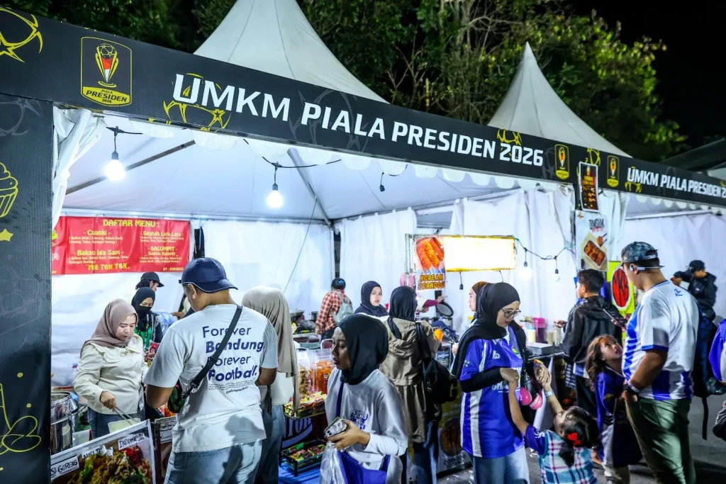 UMKM di stadion si Jalak Harrupat - Dok Media Piala Presiden 2026.jpg