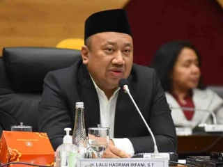 Gaji dan Tunjangan Guru Harus Dinaikkan