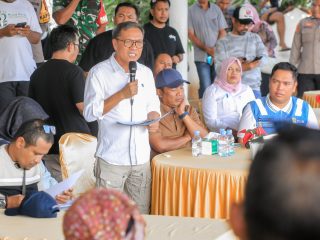Bupati Halteng Berkantor di Pulau Gebe demi Tuntaskan Keluhan Warga