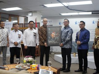 Momen Peluncuran Buku Keindahan Laut Pesisir Barat Pulau Obi