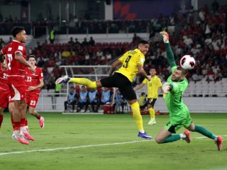 Malaysia Imbangi Indonesia dengan 10 Pemain, Herdman Bangga dan Paes Puji Suporter