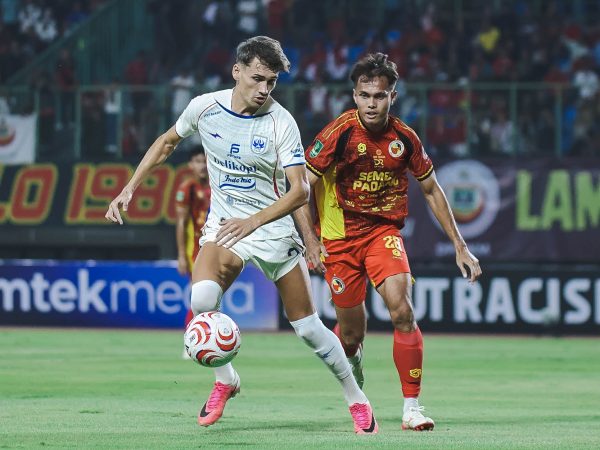 Potret Duel Seru Semen Padang FC vs PSIS