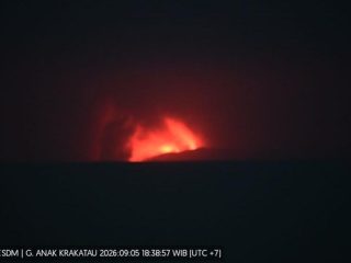 Abu Anak Krakatau Menjangkau Jakarta, Bandara Soetta Ditutup Sementara