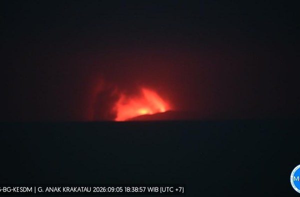 Abu Anak Krakatau Menjangkau Jakarta, Bandara Soetta Ditutup Sementara