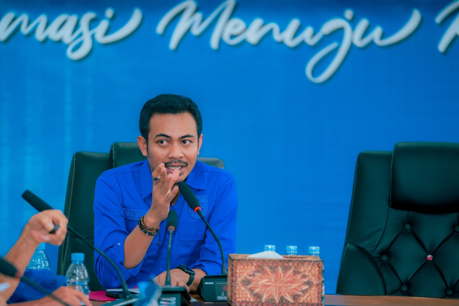 Ketua Harian DPD KNPI Halmahera Timur Suratman Kayano saat menegaskan tuntutan KNPI terhadap aktivitas pertambangan PT ANI. (Foto: ist)