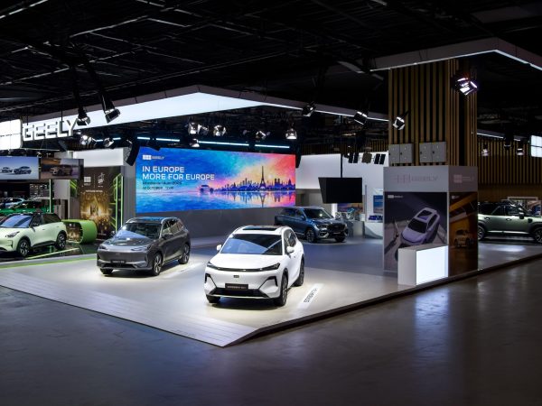 Geely Bawa Tiga Merek ke Paris Motor Show 2026, Penjualan di Eropa Tembus 10.000 Unit