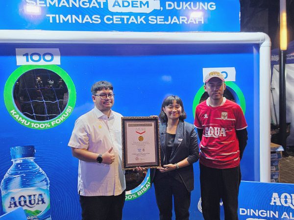 Ribuan Suporter Bentangkan Pesan “BELIEVE” di GBK, AQUA dan La Grande Indonesia Pecahkan Rekor MURI
