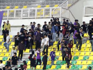 Kemenangan Persita Ternoda Kericuhan, 30 Bus Jakmania Harus Dikawal Polisi