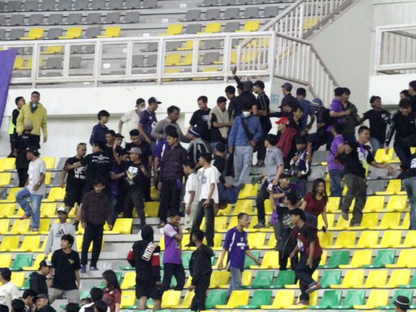 Kemenangan Persita Ternoda Kericuhan, 30 Bus Jakmania Harus Dikawal Polisi