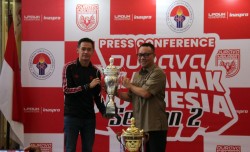Ferry Y. Kono, Direktur LPDUK Kemenpora dan Doni Setiabudi, Direktur PT Bola Indonesia Mandiri saat Press Conference diadakan di kantor Menpora pada hari Jumat, 07 Maret 2025 pada pukul 14.00 – 15.00 wib. Foto : Viralterkini.id/Mohammad Ary K