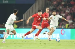 Kevin Diks mencoba menembus pertahan Oman (foto - Ady Sesotya)