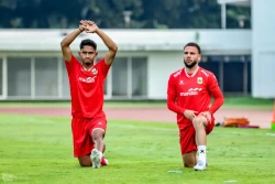 Marselino Ferdinan dan Calvin Verdonk saat official training di stadion Madya (8 Juni 2026) jelang melawan Mozambik (foto - Ady Sesotya)