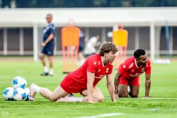 Ole Romeny dan Yakob Sayuri saat official training di stadion Madya (8 Juni 2026) jelang melawan Mozambik (foto - Ady Sesotya)